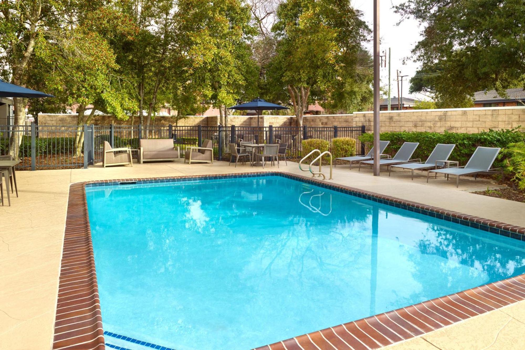 Courtyard By Marriott New Orleans Metairie Hotel Exterior foto